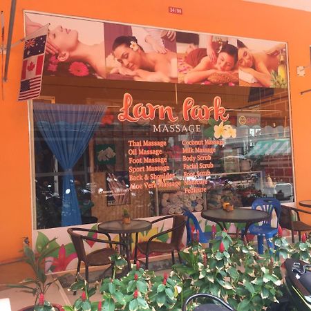 Larn Park Resortel Patong Bagian luar foto