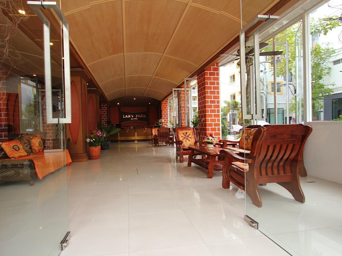 Larn Park Resortel Patong Bagian luar foto