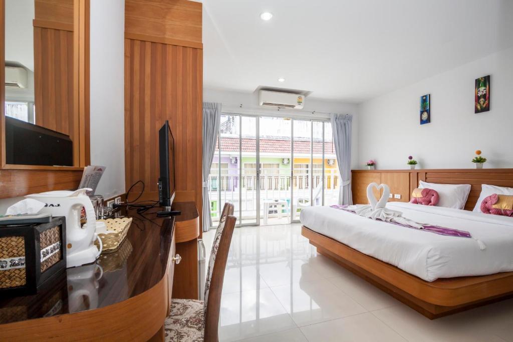 Larn Park Resortel Patong Ruang foto