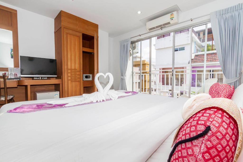 Larn Park Resortel Patong Ruang foto