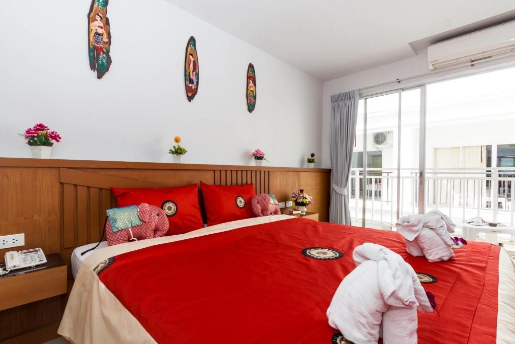 Larn Park Resortel Patong Ruang foto