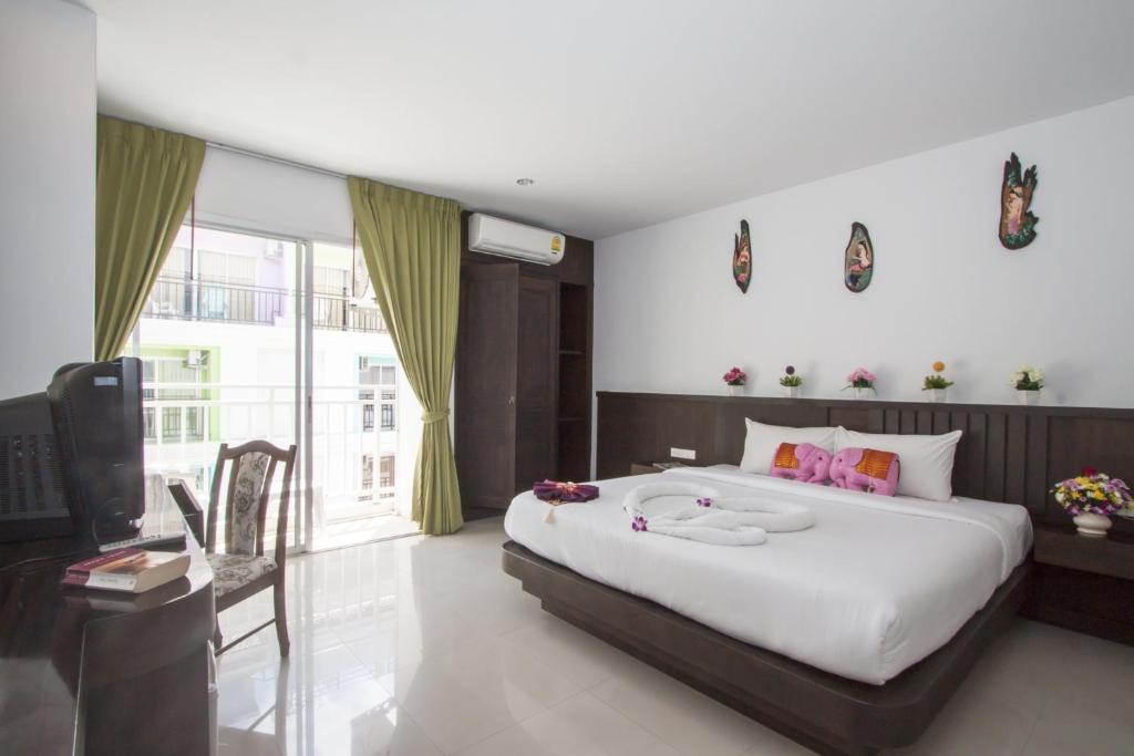 Larn Park Resortel Patong Ruang foto