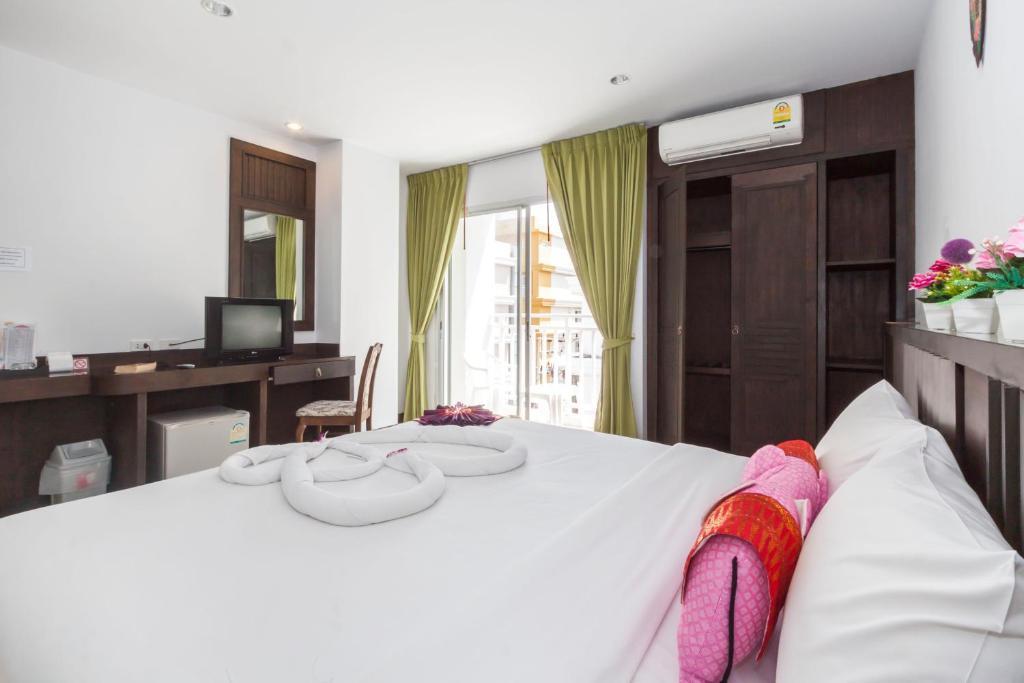 Larn Park Resortel Patong Ruang foto