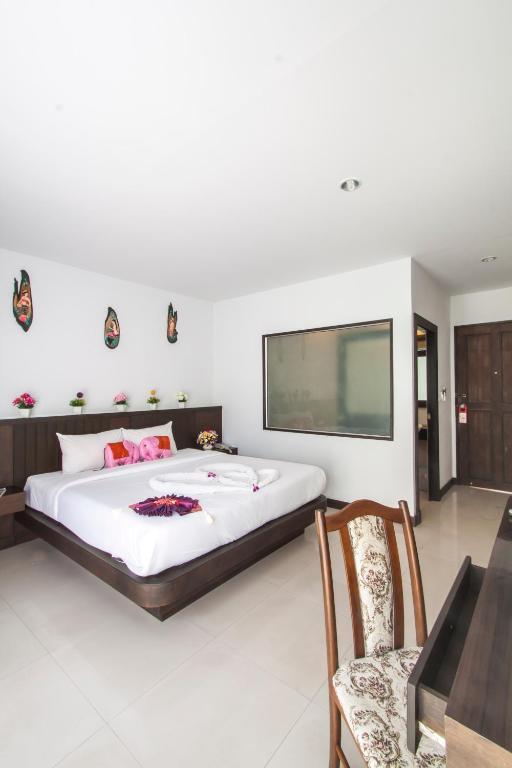 Larn Park Resortel Patong Ruang foto
