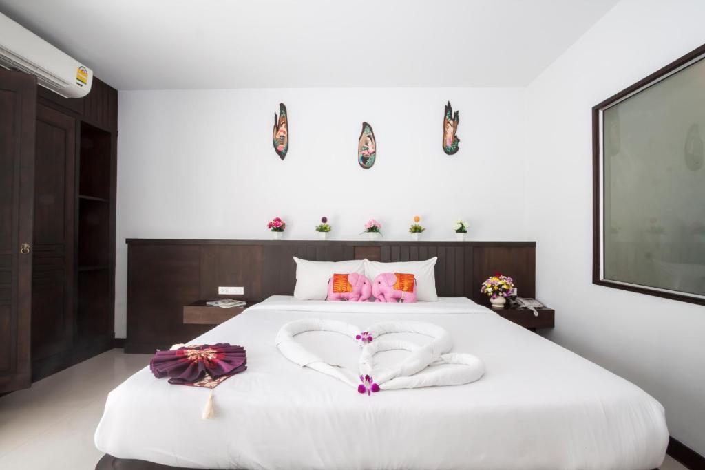 Larn Park Resortel Patong Ruang foto