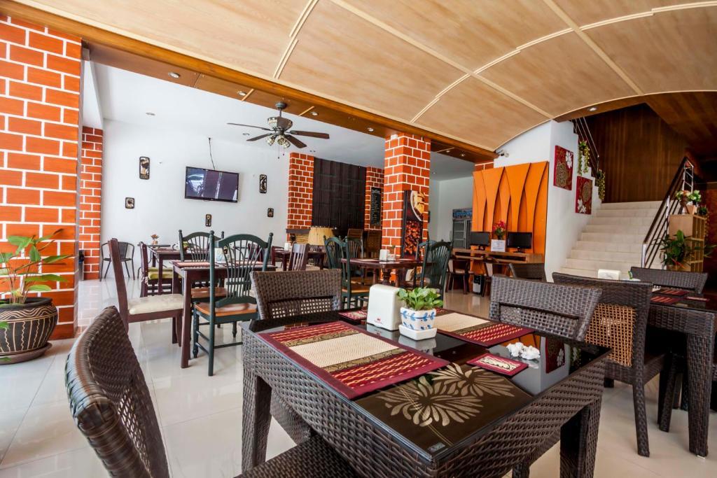 Larn Park Resortel Patong Bagian luar foto