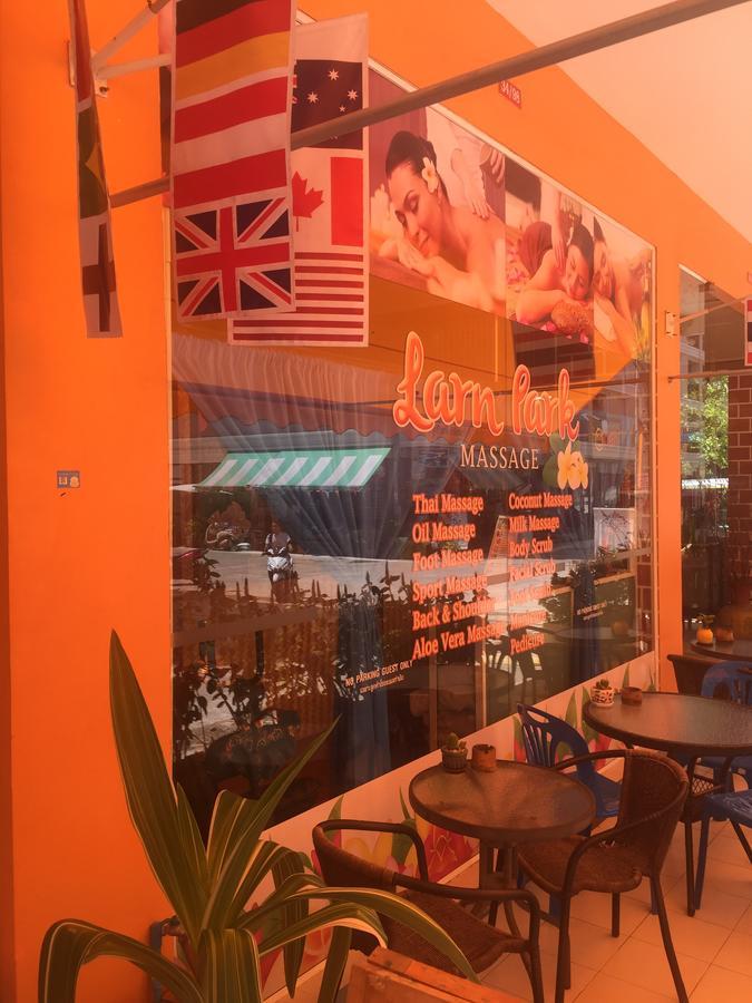 Larn Park Resortel Patong Bagian luar foto