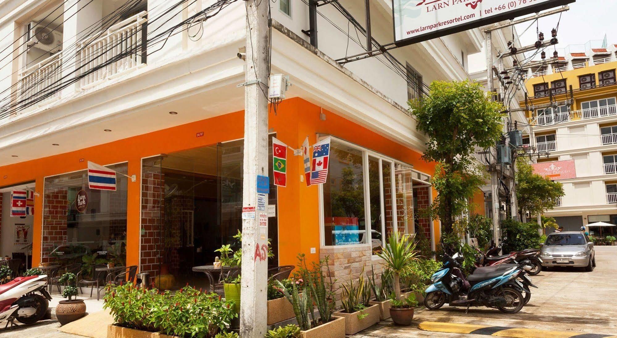 Larn Park Resortel Patong Bagian luar foto