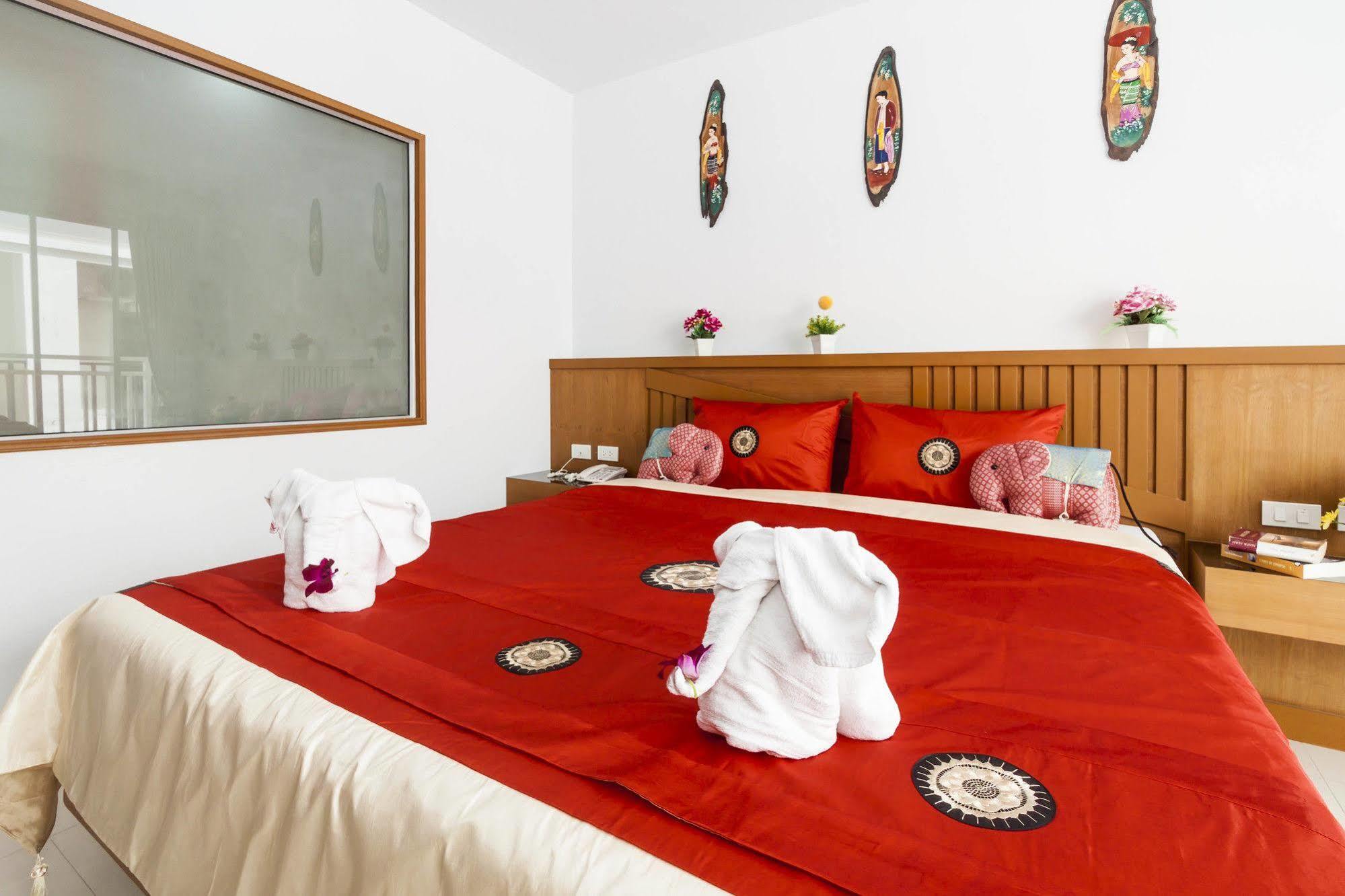 Larn Park Resortel Patong Bagian luar foto