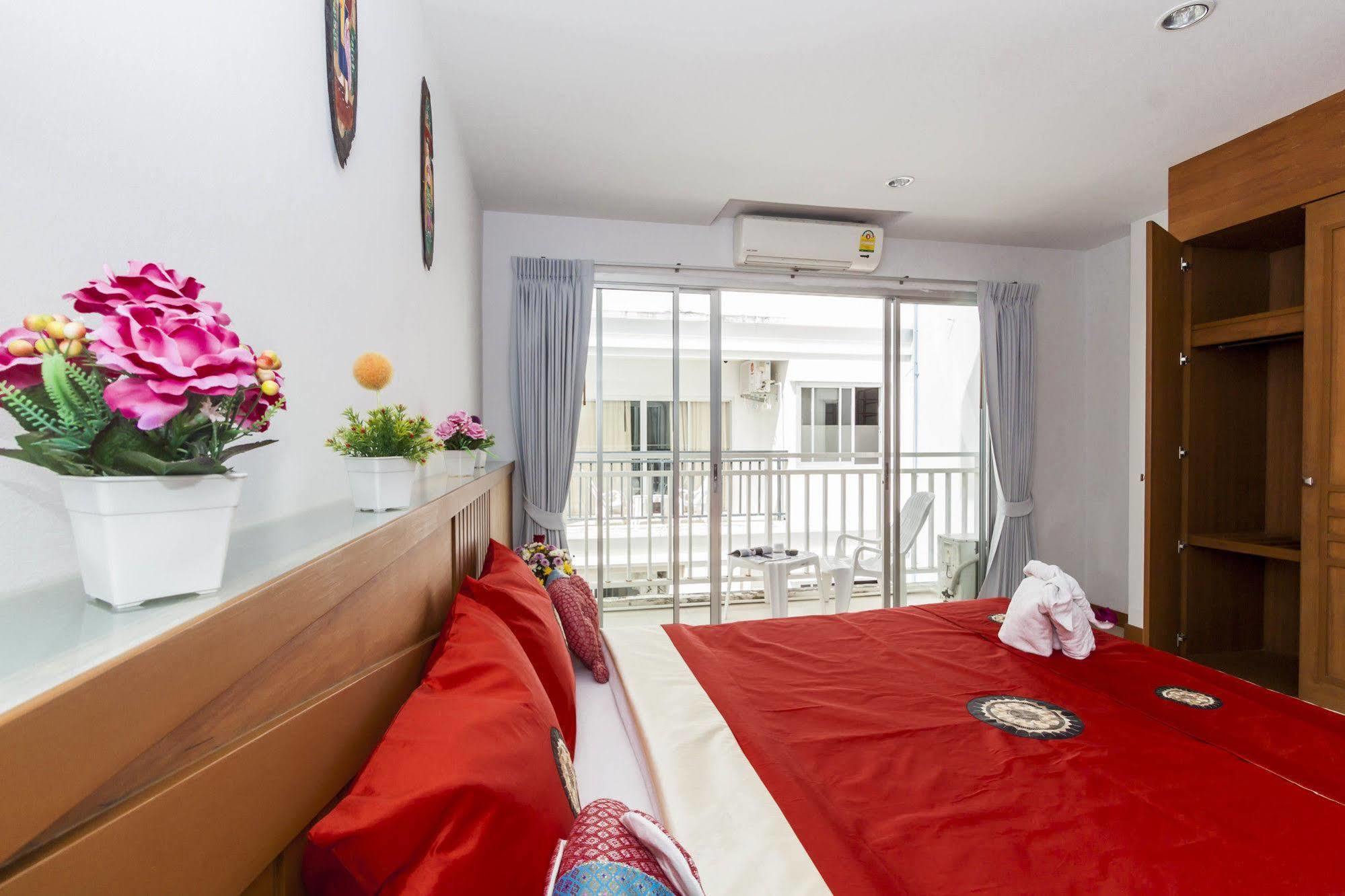 Larn Park Resortel Patong Bagian luar foto