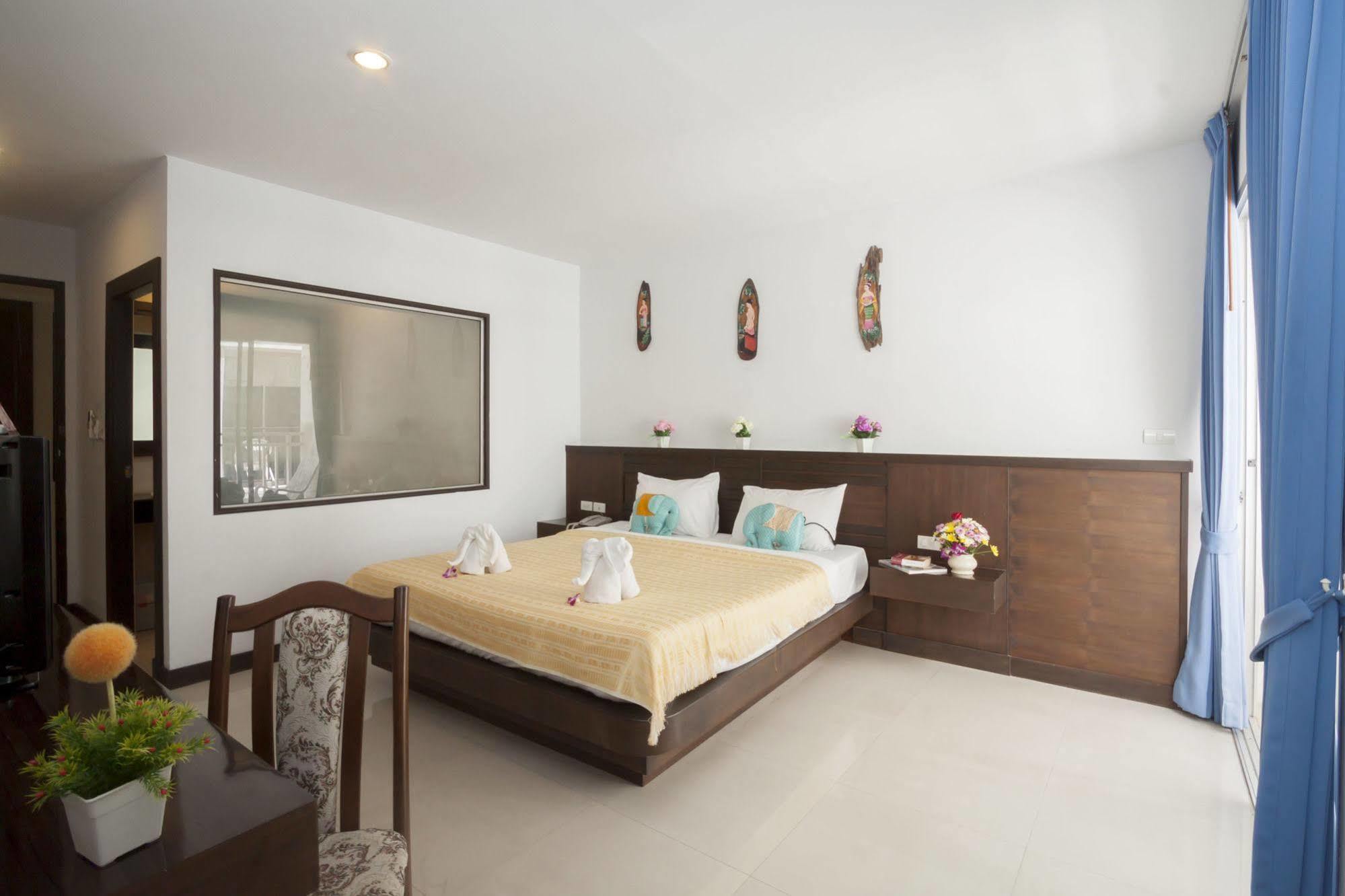 Larn Park Resortel Patong Bagian luar foto