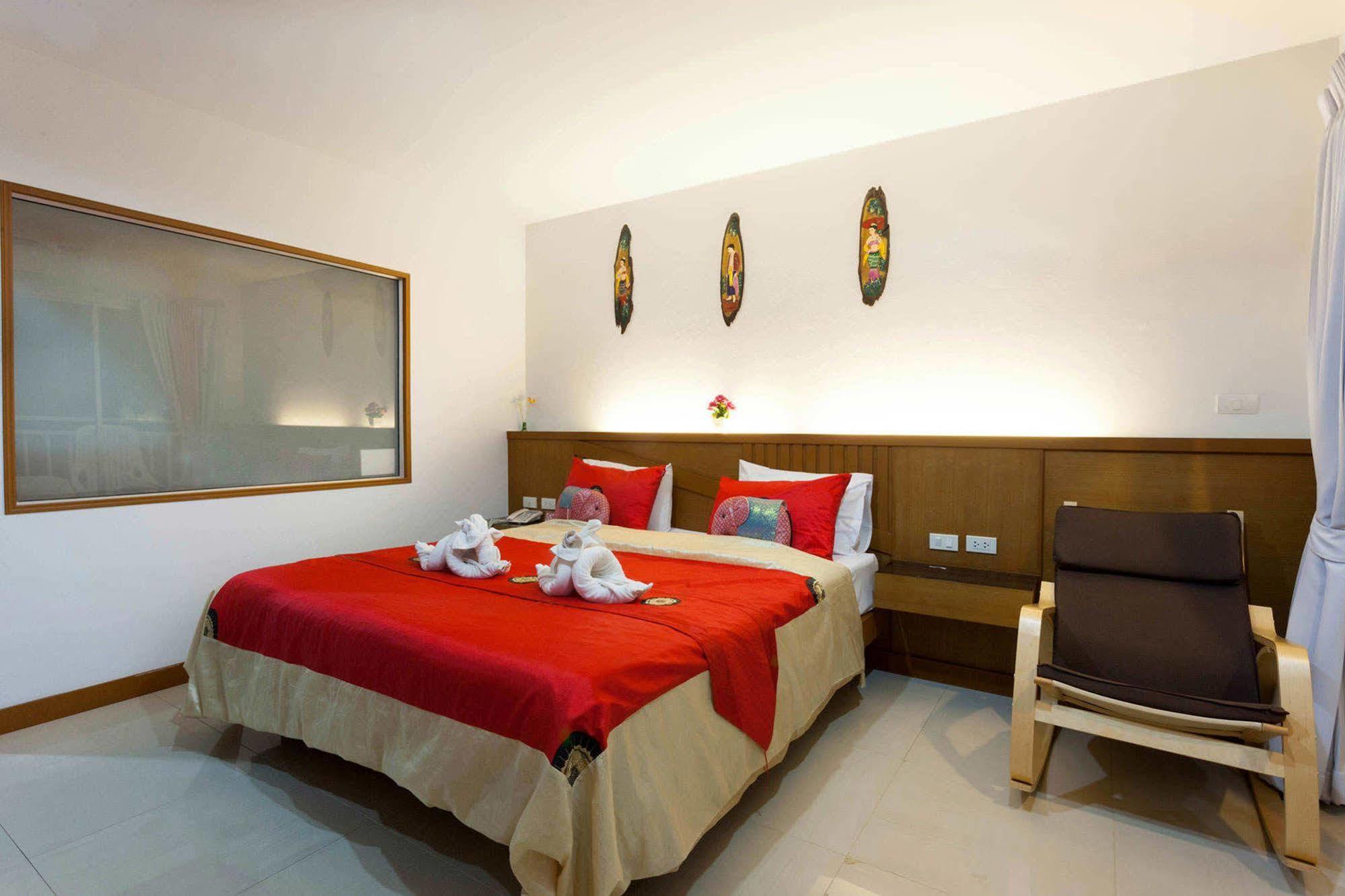 Larn Park Resortel Patong Bagian luar foto