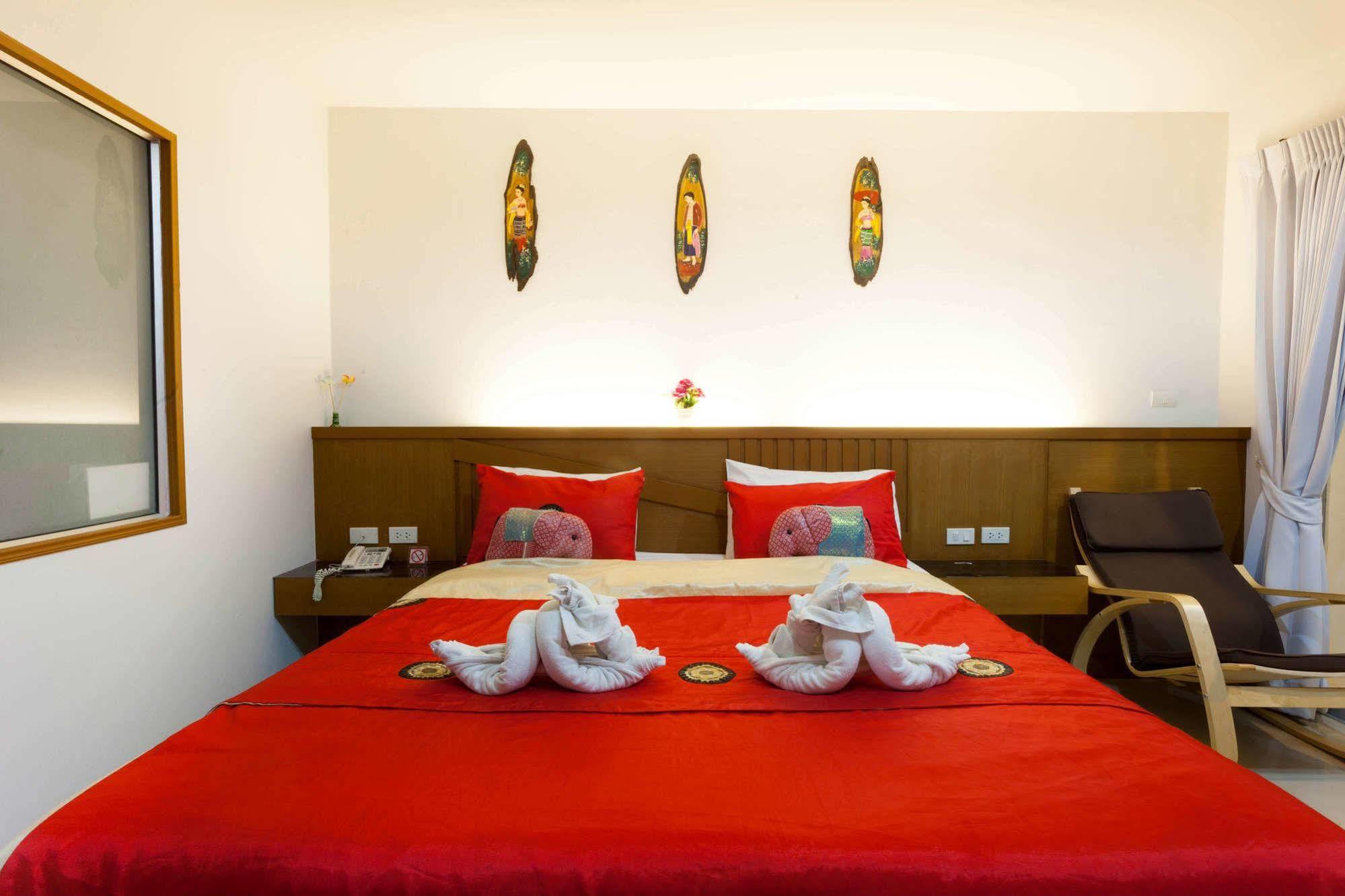 Larn Park Resortel Patong Bagian luar foto