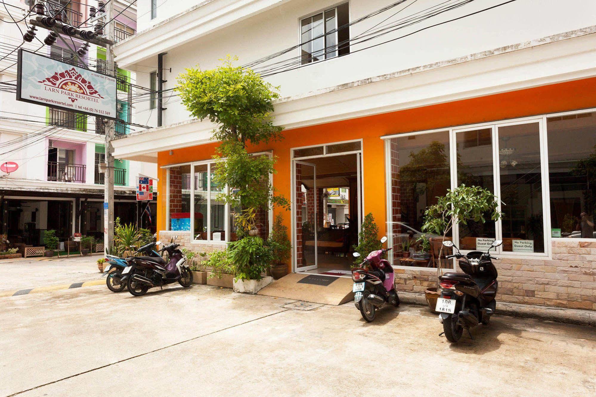 Larn Park Resortel Patong Bagian luar foto