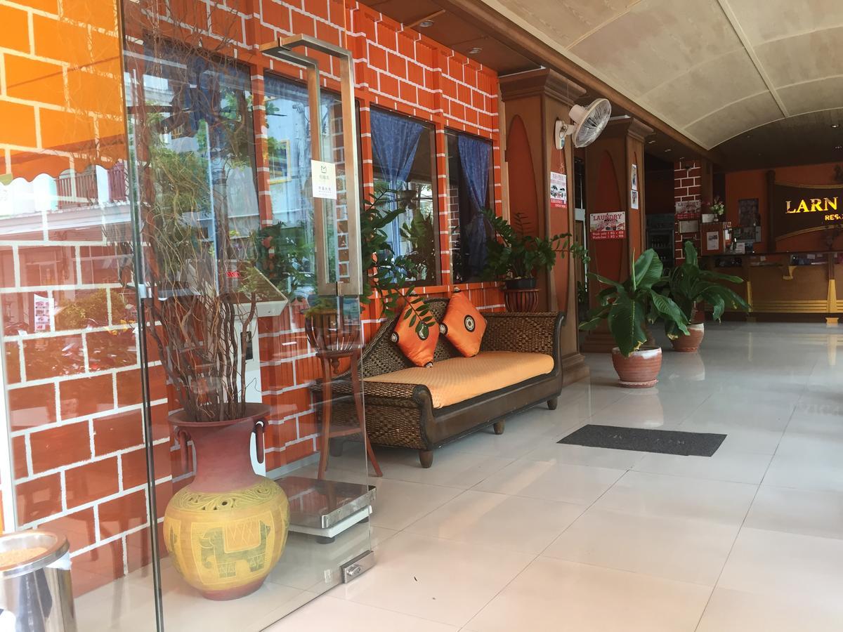 Larn Park Resortel Patong Bagian luar foto