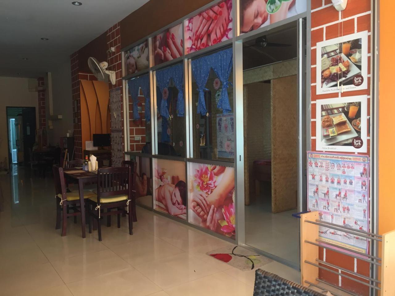 Larn Park Resortel Patong Bagian luar foto