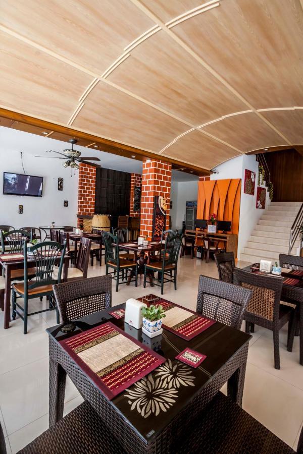 Larn Park Resortel Patong Bagian luar foto